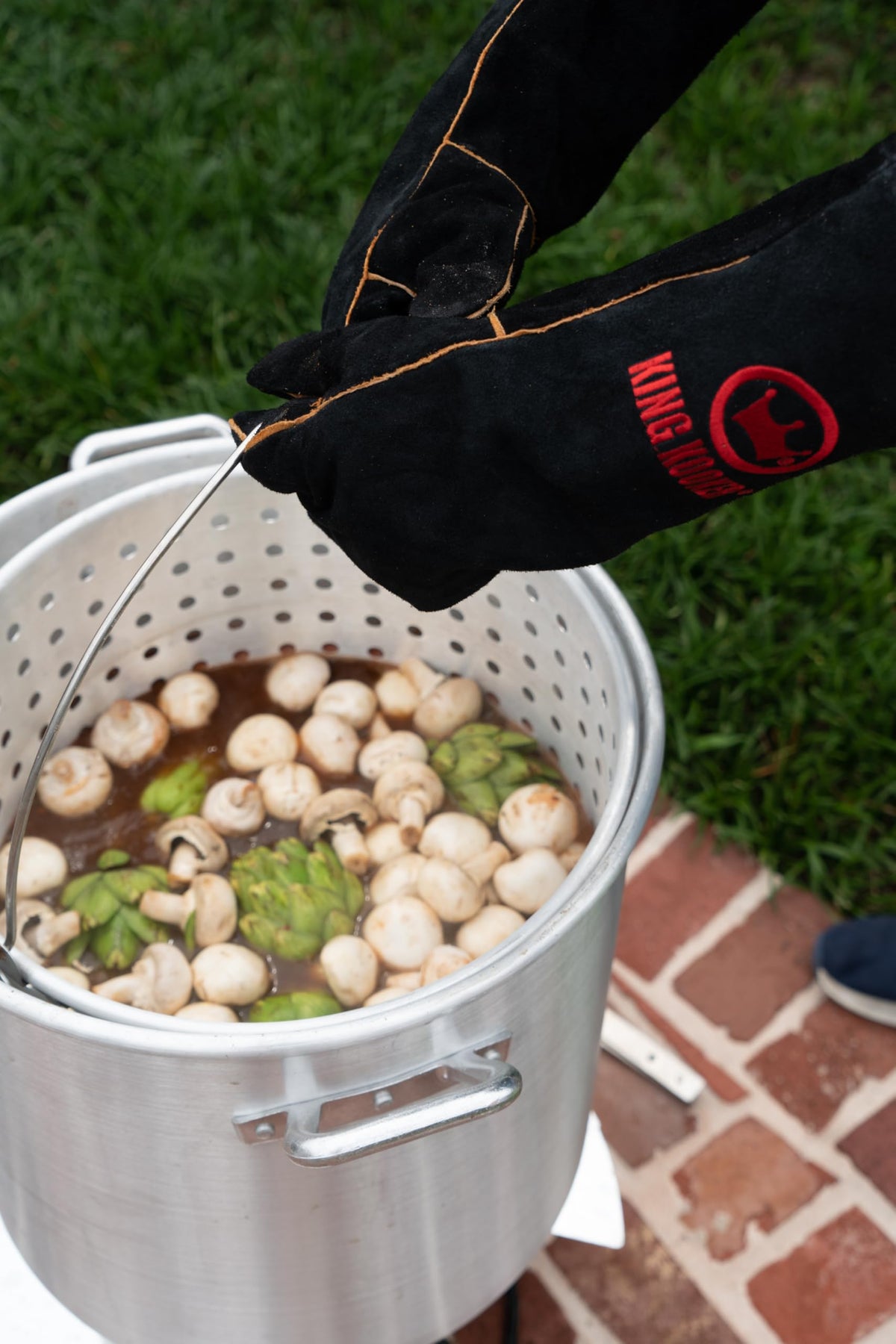 Portable Propane Outdoor Boiling Package with 60 Qt. Aluminum Pot, Basket, Lid and Jet Burner A9551